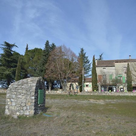 Les Loups Dans La Bergerie Banne Exterior foto