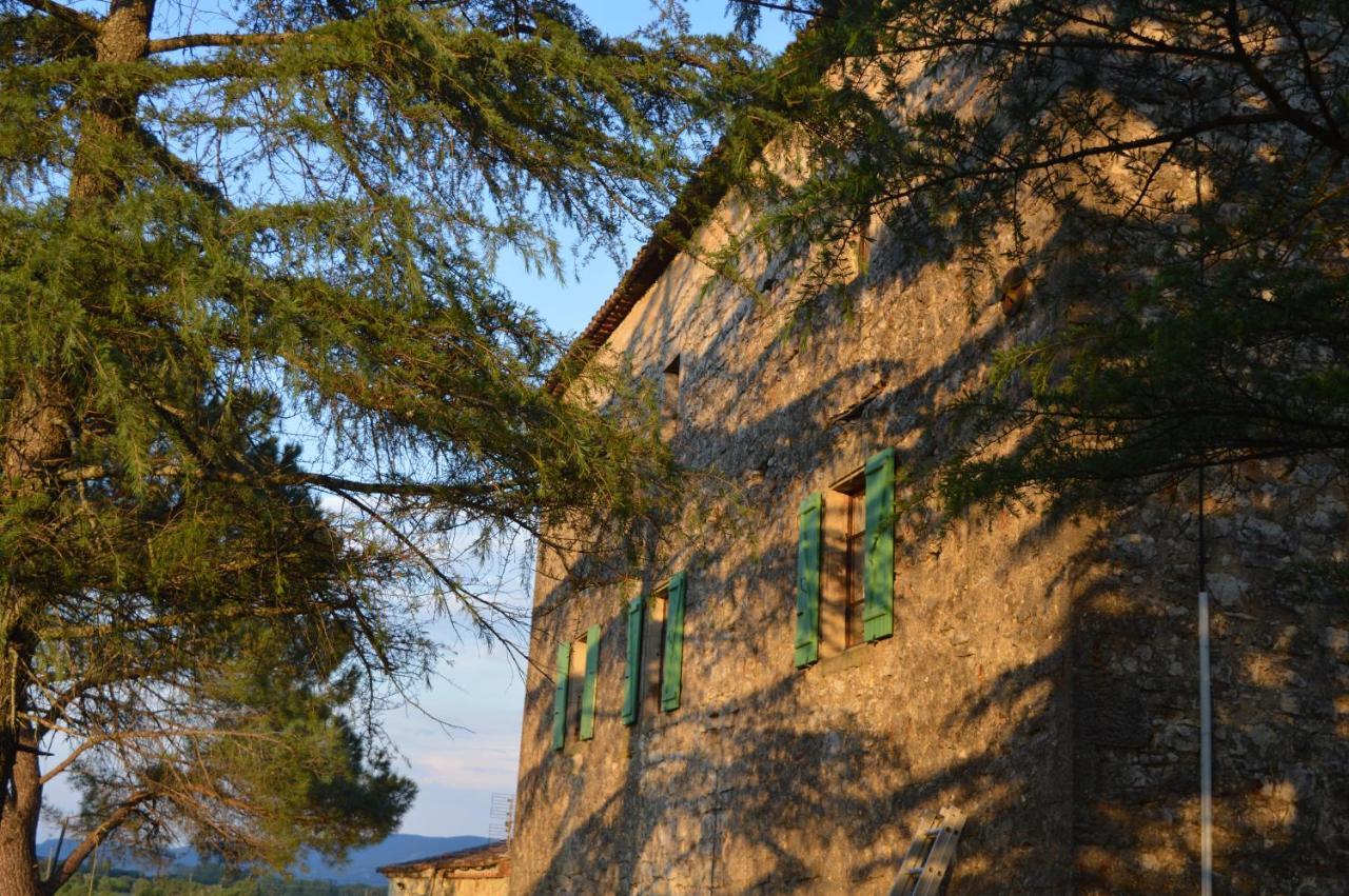 Les Loups Dans La Bergerie Banne Exterior foto