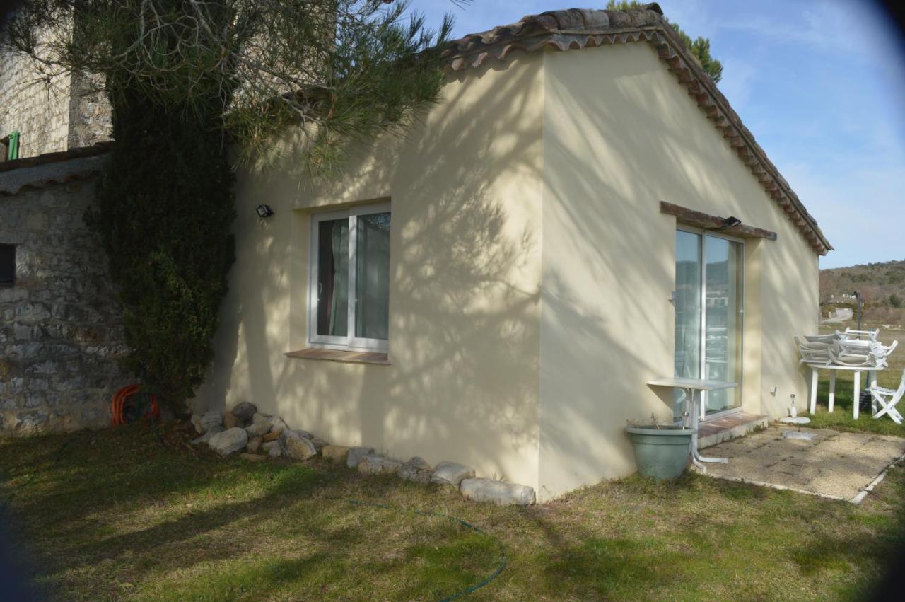 Les Loups Dans La Bergerie Banne Exterior foto