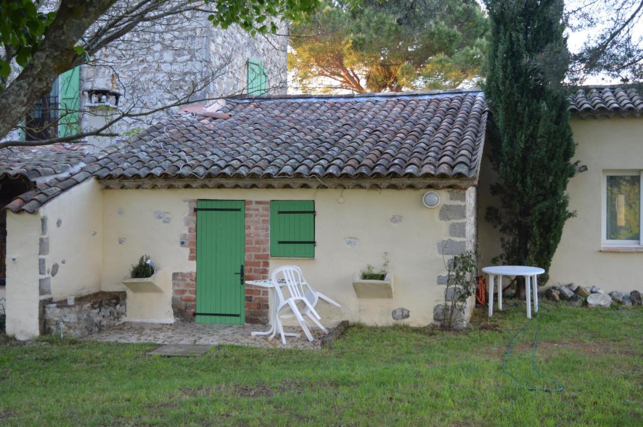 Les Loups Dans La Bergerie Banne Exterior foto