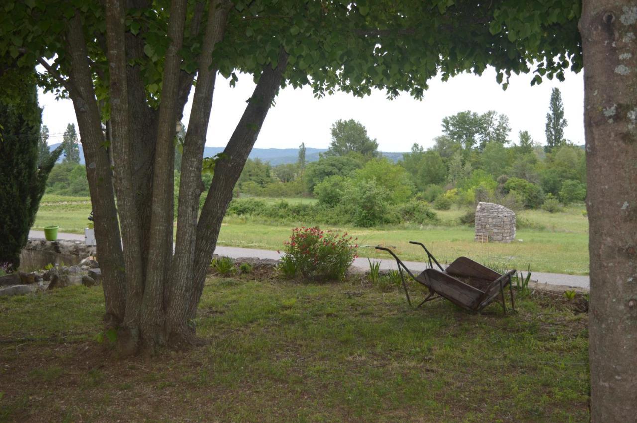 Les Loups Dans La Bergerie Banne Exterior foto